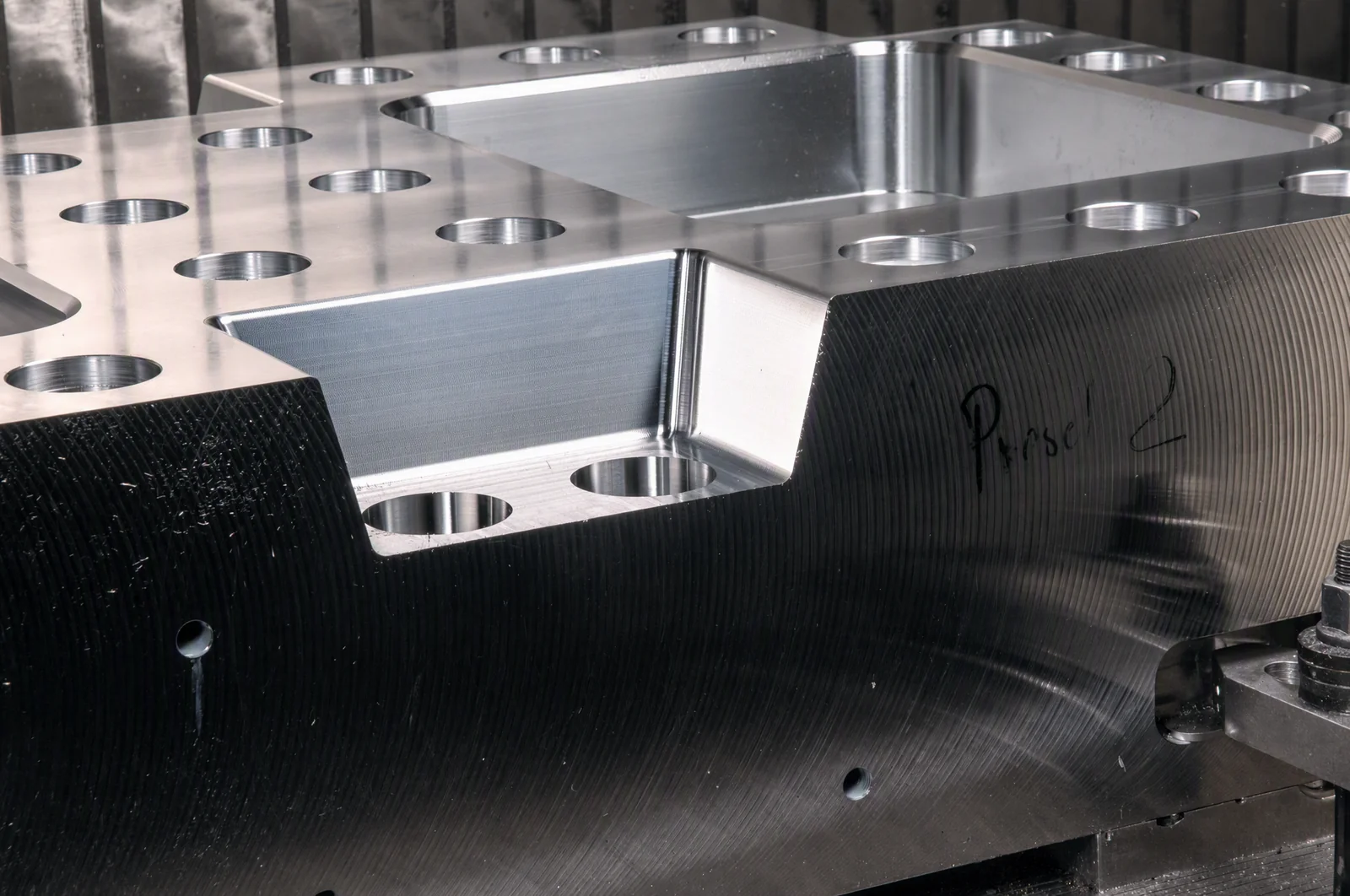 CNC Lohnfertigung – präzise gefräste Aluminiumplatte bei Schoder in Langen