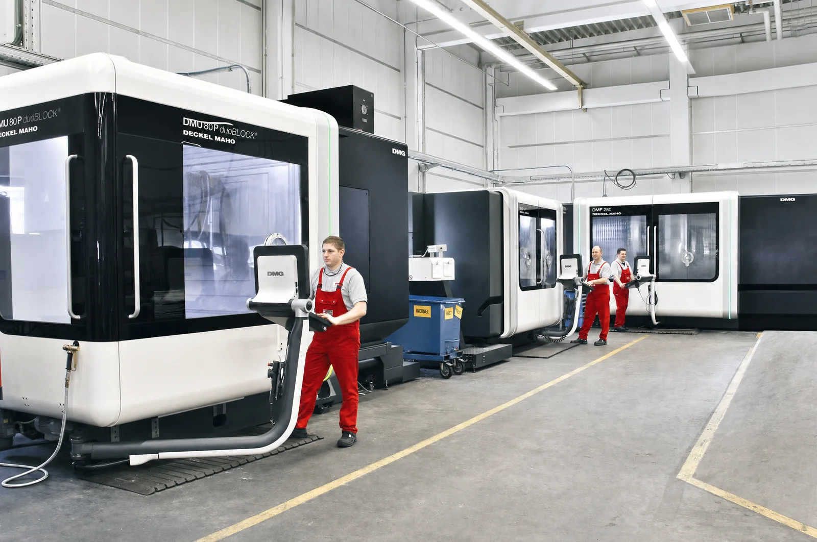 CNC Metallbearbeitung – Bearbeitungszentren in der Fertigungshalle von Schoder in Langen