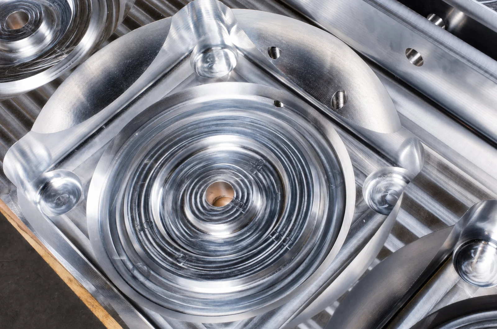Erodierteile – spiralförmiges Präzisionsbauteil aus der Erodiertechnik von Schoder